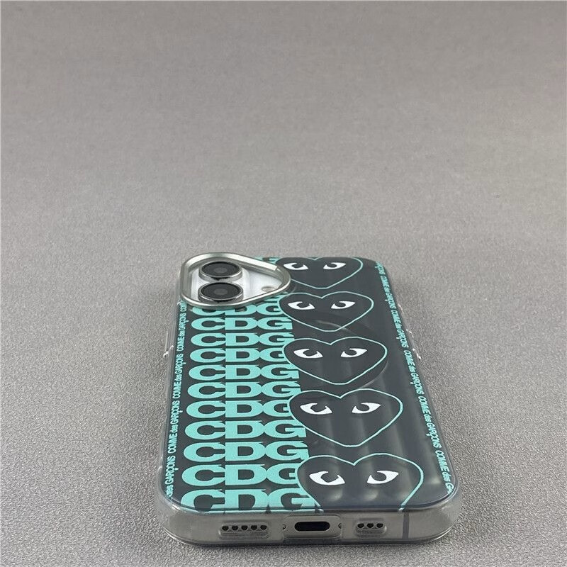 custodia per iphone con logo stampato cdg elegante e cuori neri