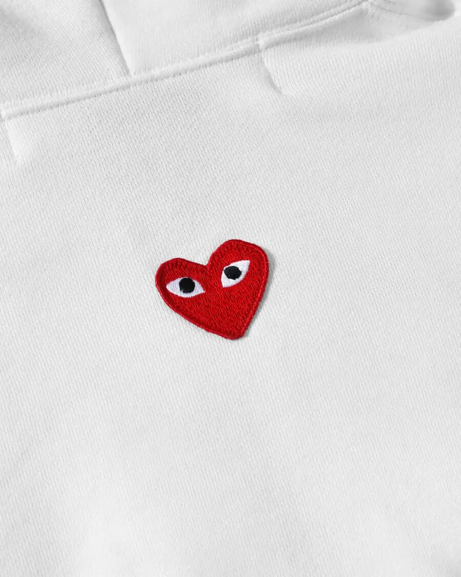 felpa con cappuccio unisex con zip e cuore rosso rovesciato play cdg bianca