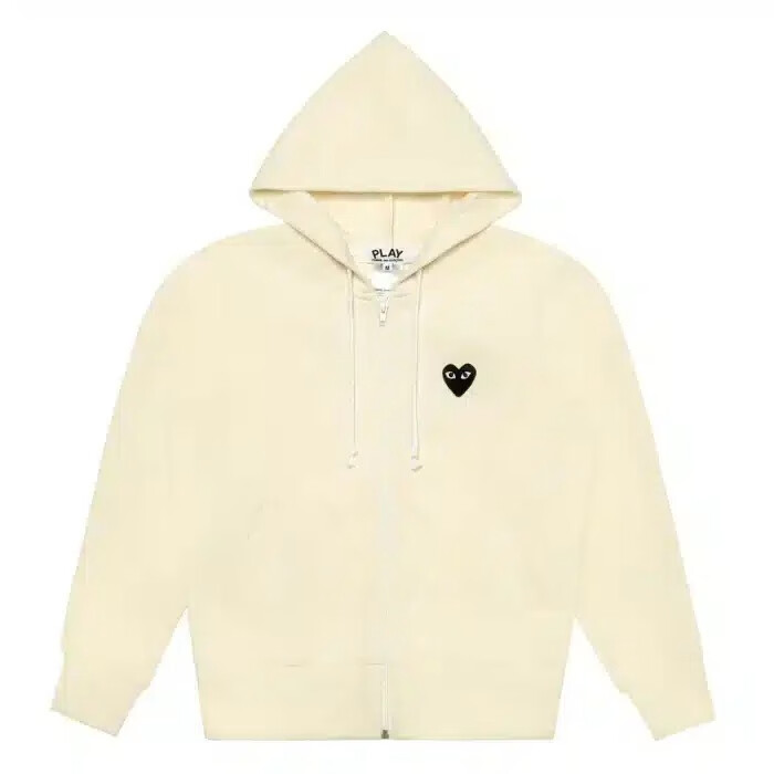 felpa con cappuccio color crema con zip cdg e cuore nero