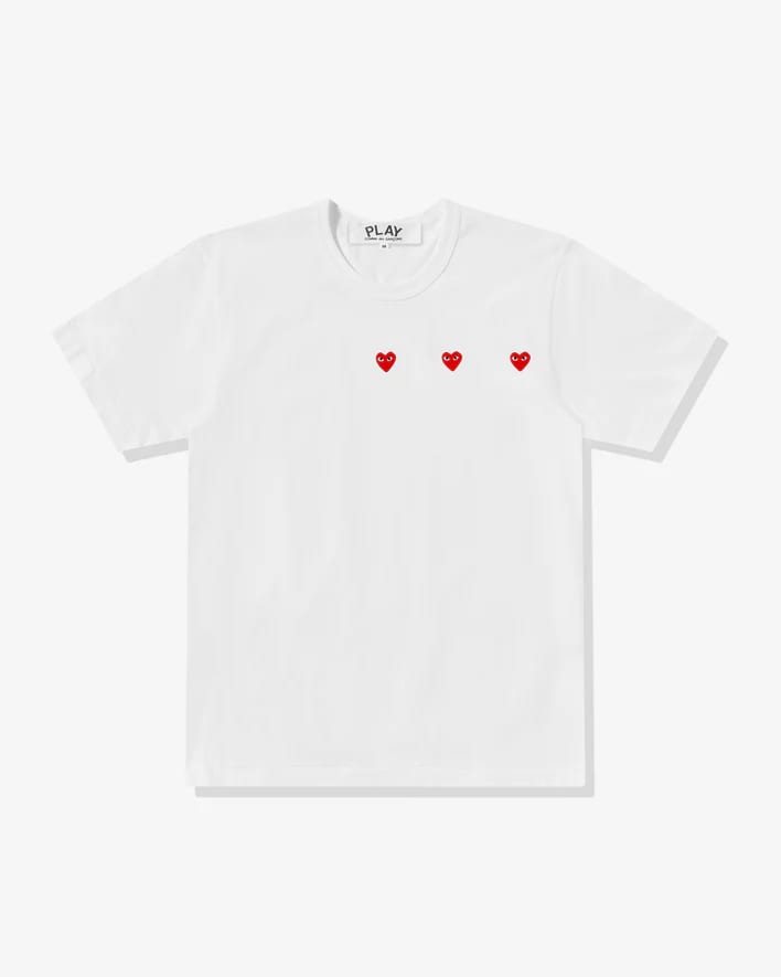 maglietta bianca con cuore rosso multiplo