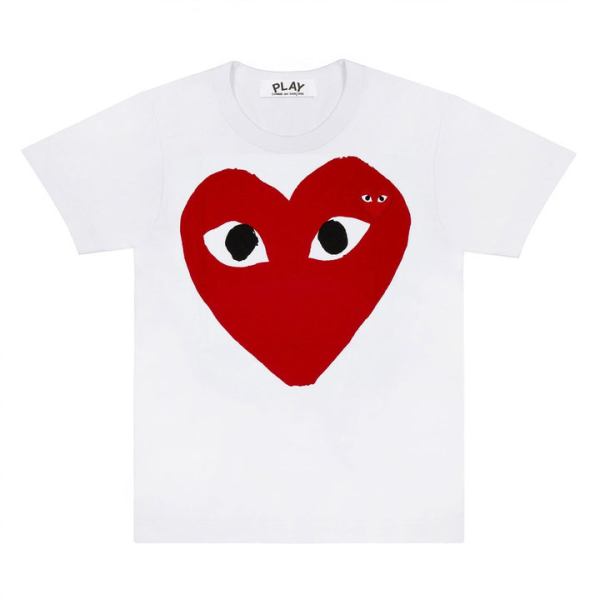 t-shirt gioca grande cuore rosso ed emblema