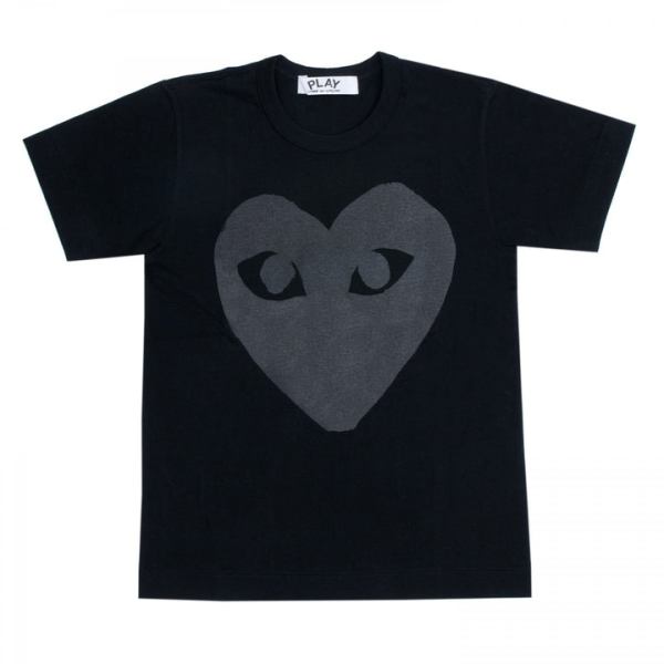 t-shirt nera con serigrafia a cuore nero