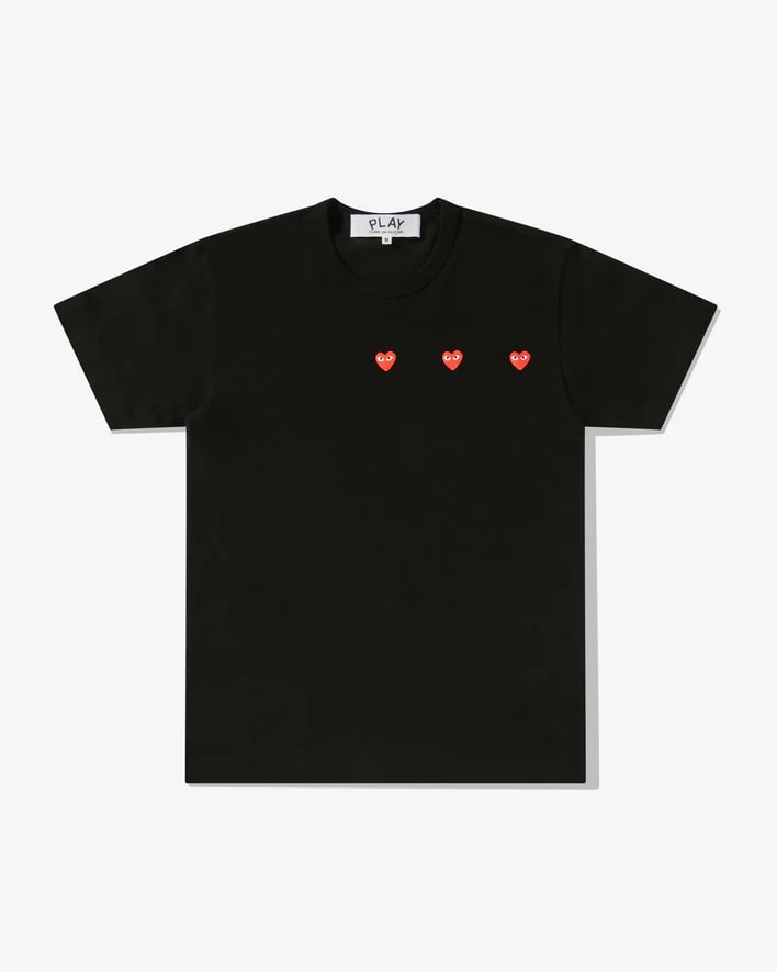 maglietta nera con cuore rosso multiplo