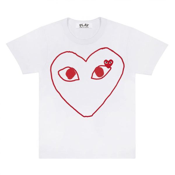 t-shirt bianca con cuore rosso