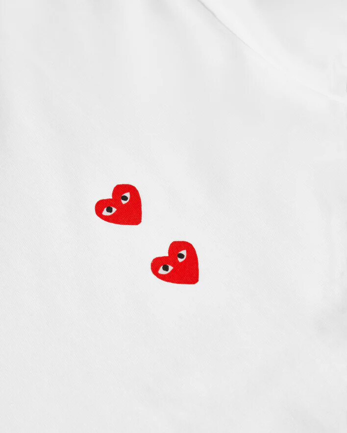maglietta a maniche lunghe bianca con cuore rosso multiplo